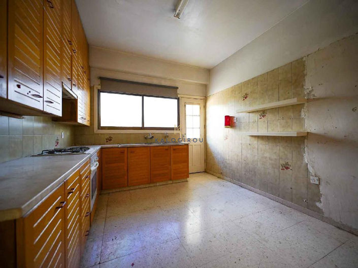 Image No.9-Propriété de 7 chambres à vendre à Aglantzia