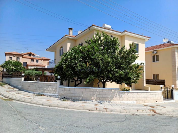 Image No.2-4 Bed House for sale