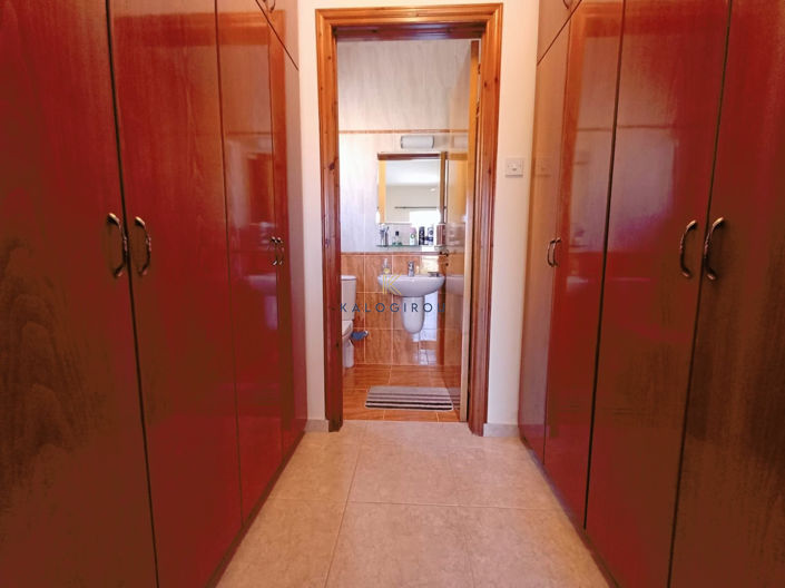 Image No.20-4 Bed House for sale