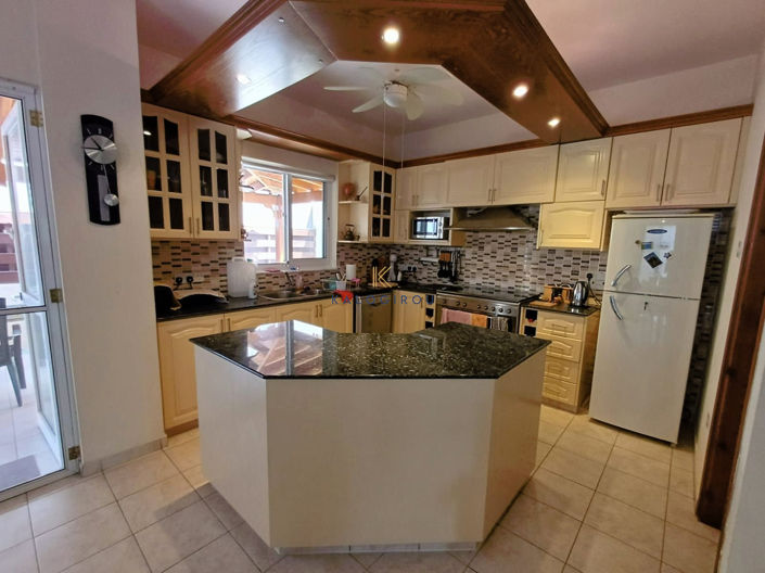 Image No.8-4 Bed House for sale