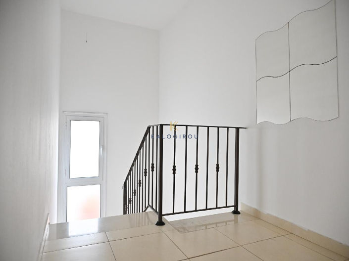 Image No.10-3 Bed House for sale