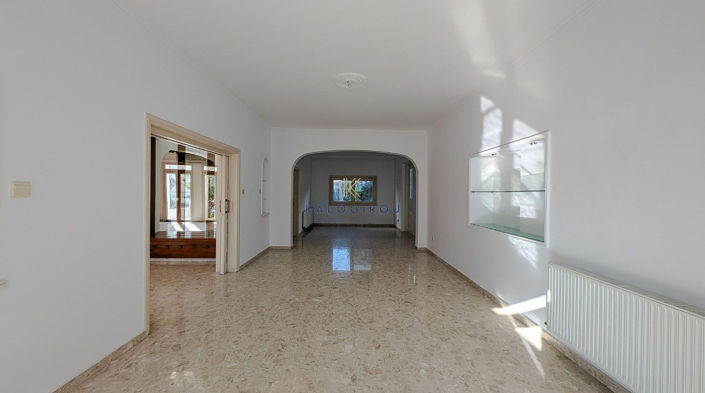 Image No.11-6 Bed Property for sale