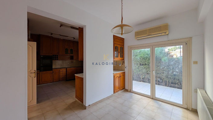 Image No.12-6 Bed Property for sale