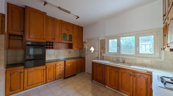 Image No.13-6 Bed Property for sale