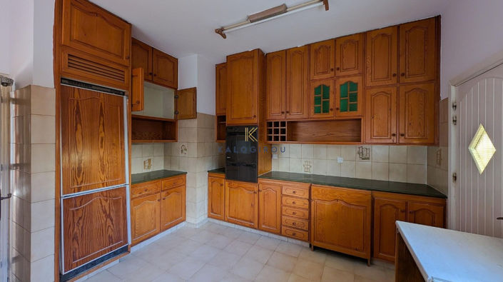 Image No.14-6 Bed Property for sale