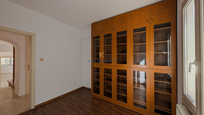 Image No.17-6 Bed Property for sale