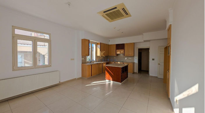 Image No.30-6 Bed Property for sale