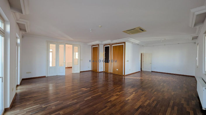 Image No.33-6 Bed Property for sale