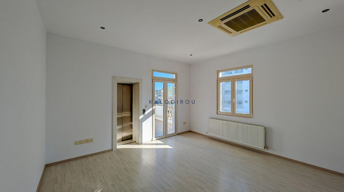 Image No.37-6 Bed Property for sale