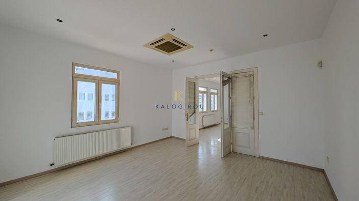 Image No.38-6 Bed Property for sale