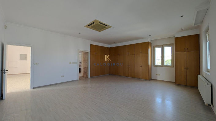 Image No.39-6 Bed Property for sale