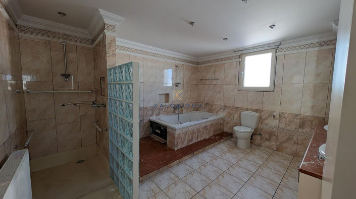 Image No.41-6 Bed Property for sale