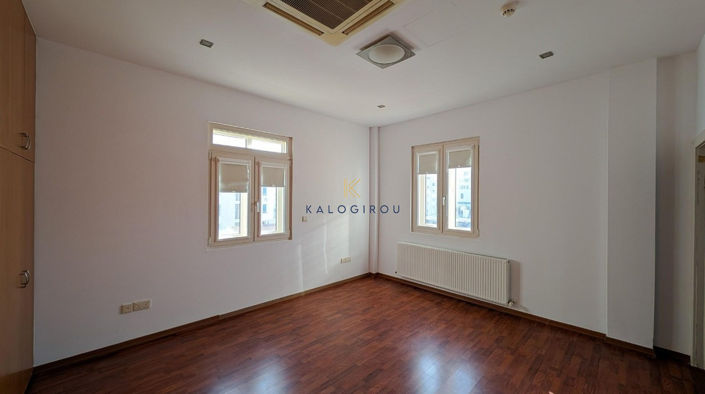 Image No.43-6 Bed Property for sale