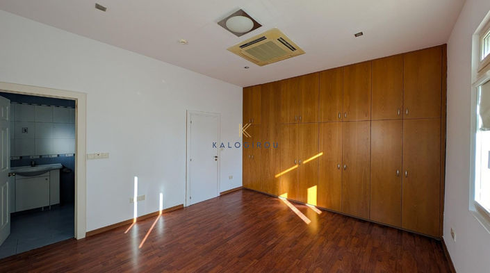 Image No.44-6 Bed Property for sale