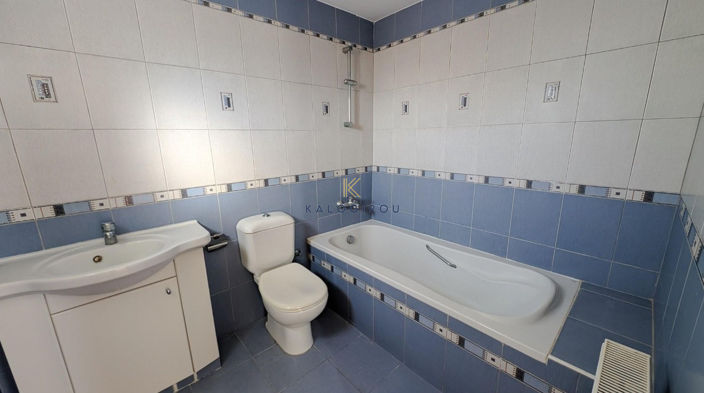 Image No.45-6 Bed Property for sale