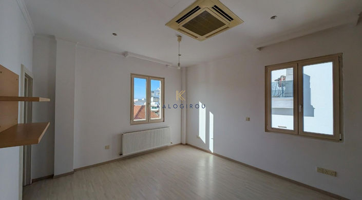 Image No.46-6 Bed Property for sale