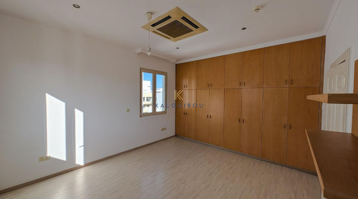 Image No.47-6 Bed Property for sale