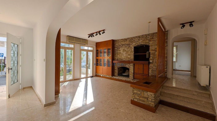 Image No.5-6 Bed Property for sale