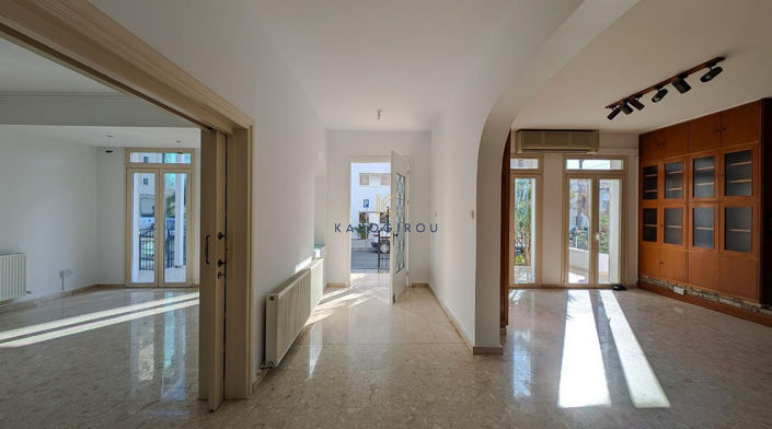 Image No.6-6 Bed Property for sale