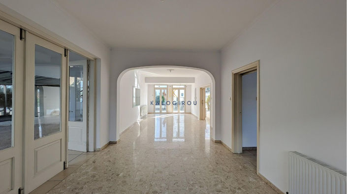 Image No.9-6 Bed Property for sale