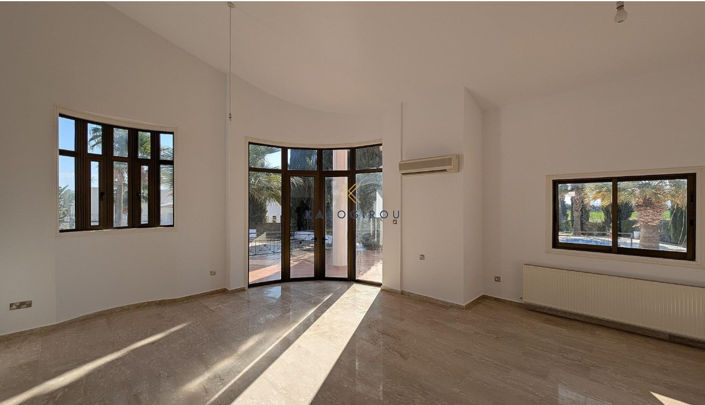 Image No.11-7 Bed House for sale