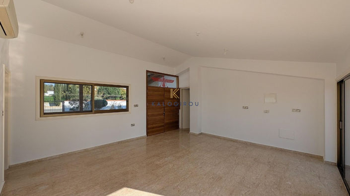 Image No.20-7 Bed House for sale