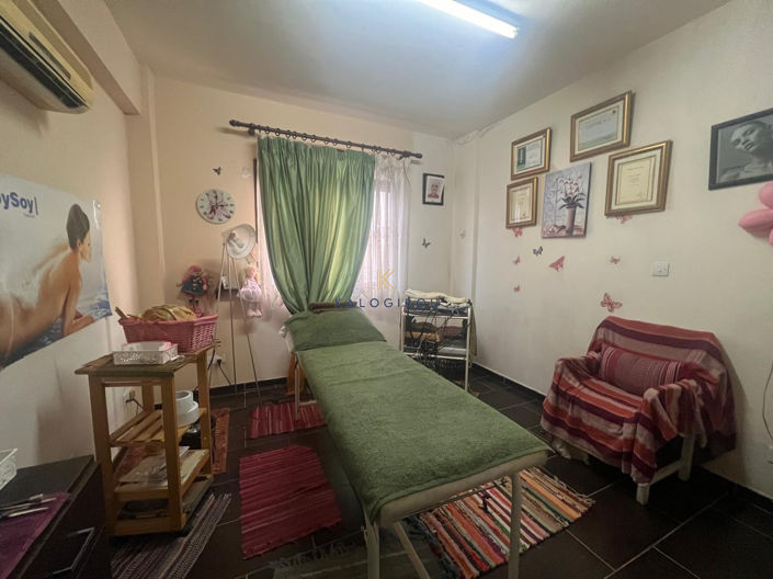 Image No.24-7 Bed House for sale