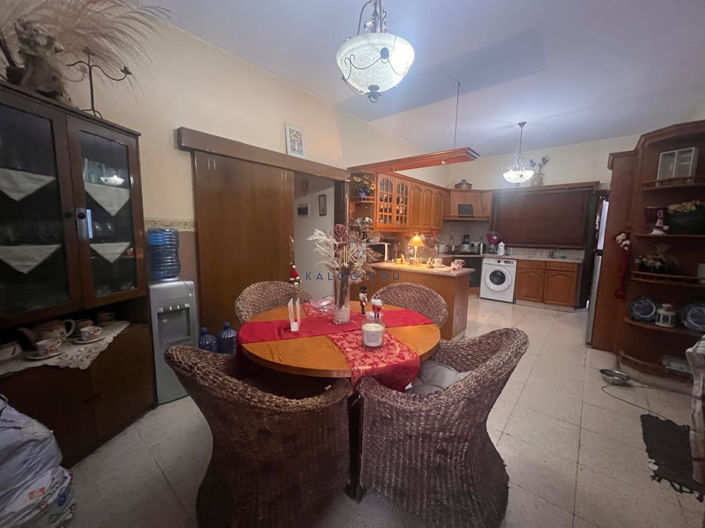 Image No.8-7 Bed House for sale