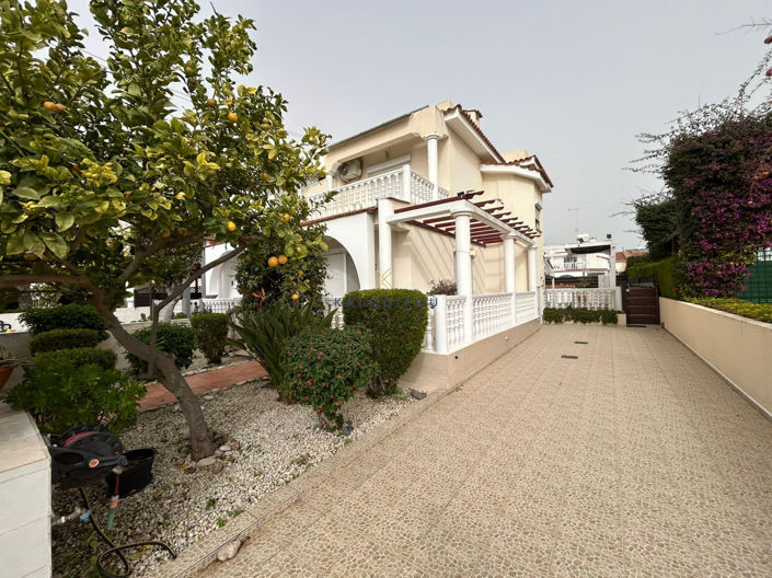 Image No.18-2 Bed House for sale