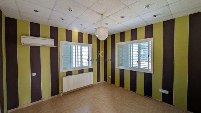 Image No.12-3 Bed House for sale