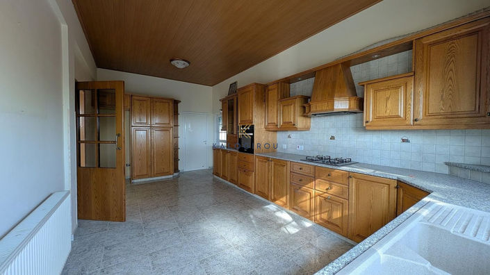 Image No.8-3 Bed House for sale