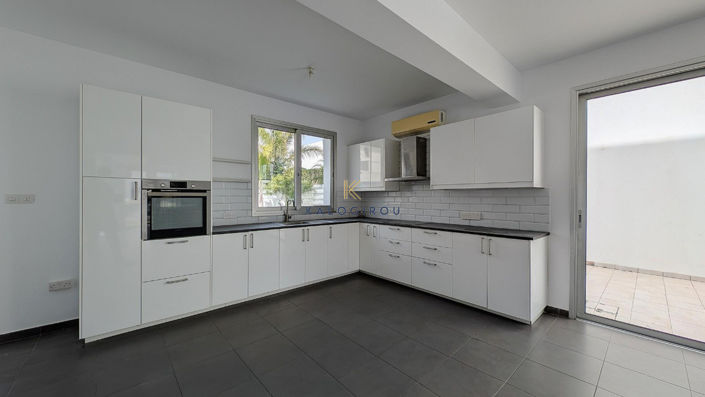 Image No.8-3 Bed House for sale