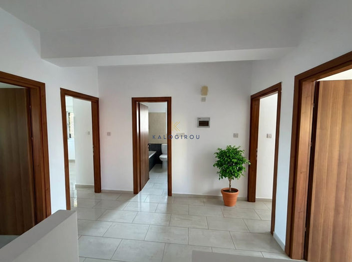 Image No.12-5 Bed House for sale