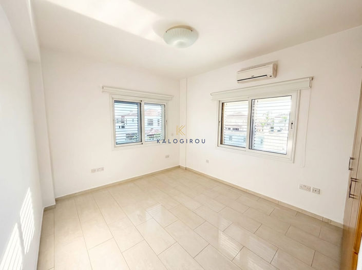 Image No.8-5 Bed House for sale