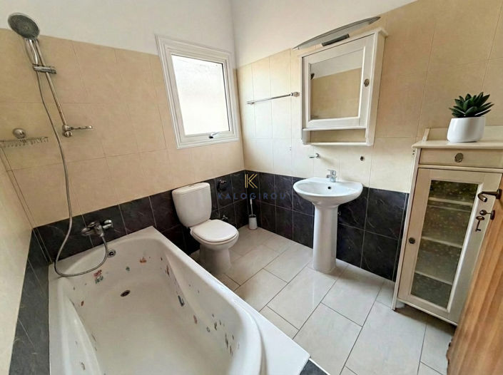 Image No.9-5 Bed House for sale