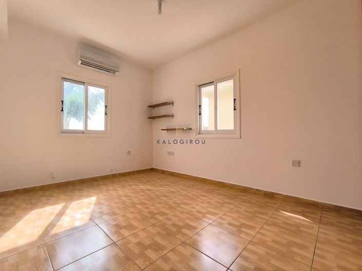 Image No.15-4 Bed House for sale