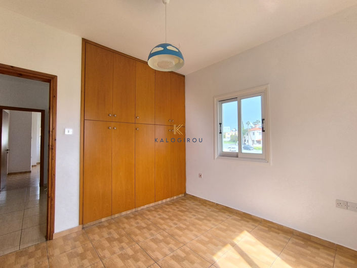 Image No.18-4 Bed House for sale