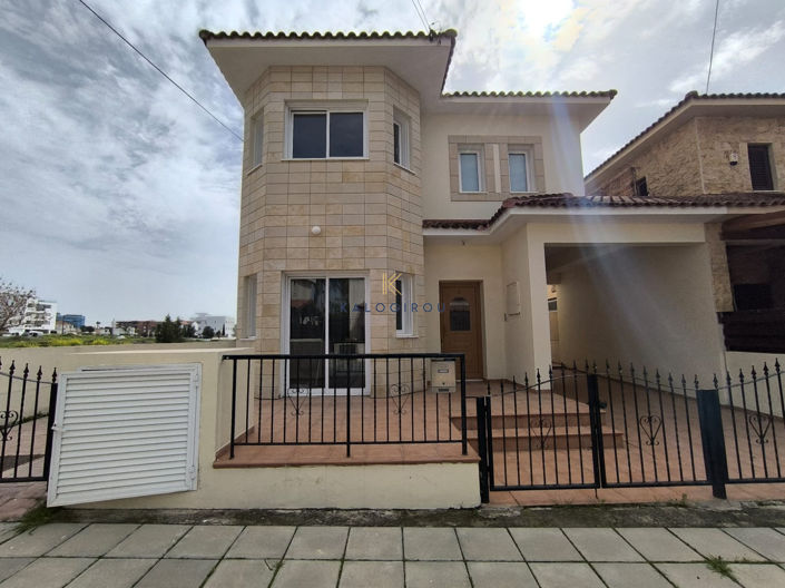 Image No.2-4 Bed House for sale