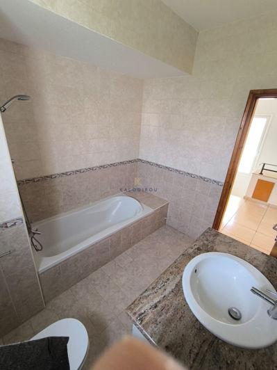 Image No.21-4 Bed House for sale