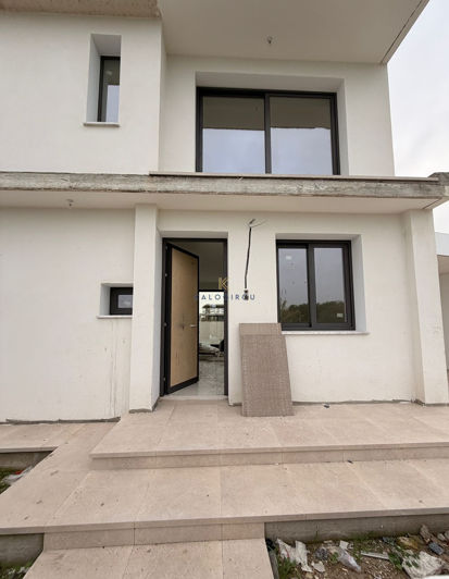 Image No.2-4 Bed House for sale