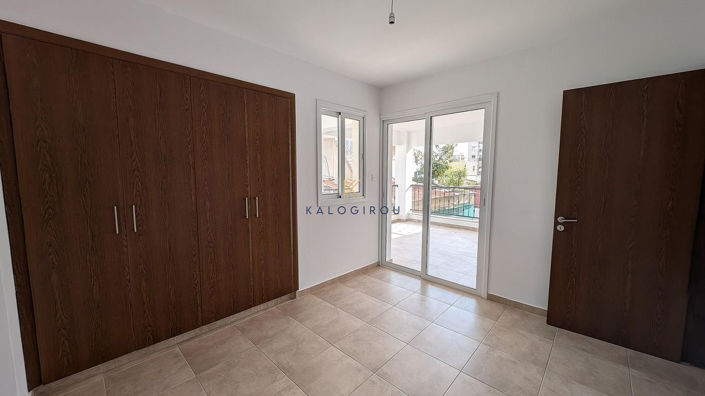 Image No.10-8 Bed Property for sale