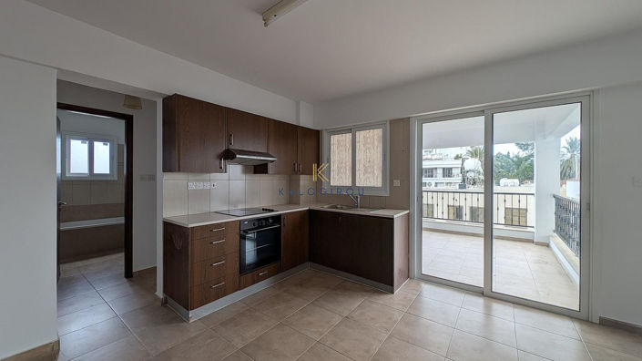 Image No.16-8 Bed Property for sale