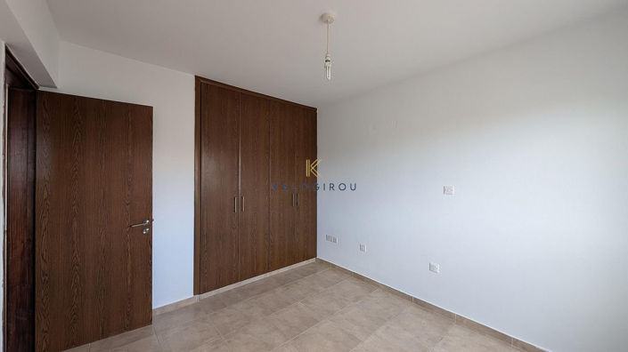 Image No.18-8 Bed Property for sale