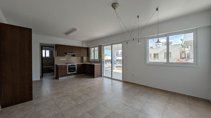 Image No.2-8 Bed Property for sale