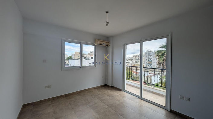 Image No.29-8 Bed Property for sale