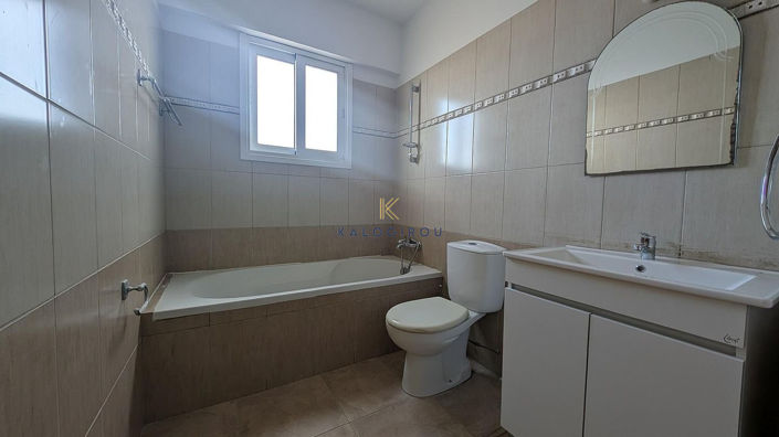 Image No.33-8 Bed Property for sale