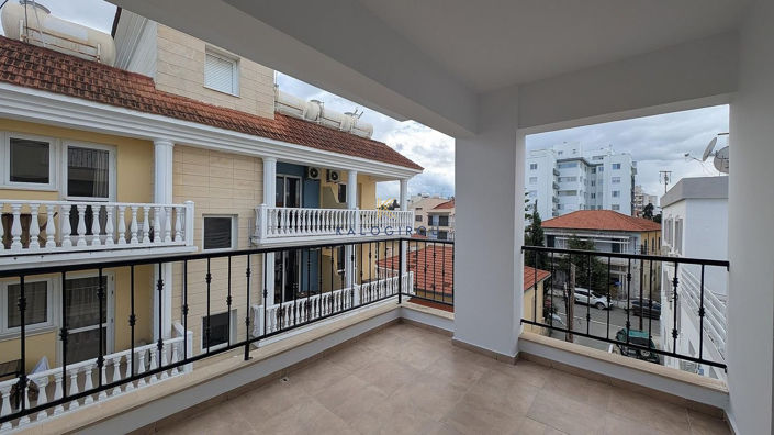 Image No.34-8 Bed Property for sale