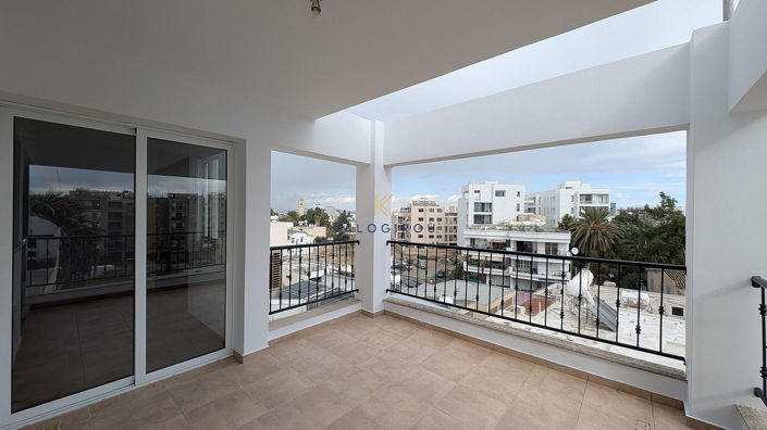 Image No.45-8 Bed Property for sale