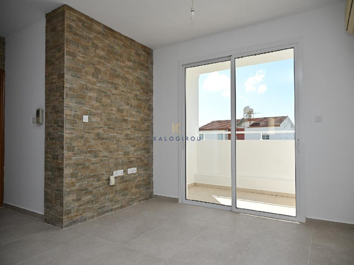 Image No.2-Appartement de 2 chambres à vendre à Kamares