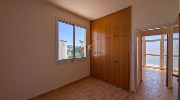 Image No.11-3 Bed House for sale